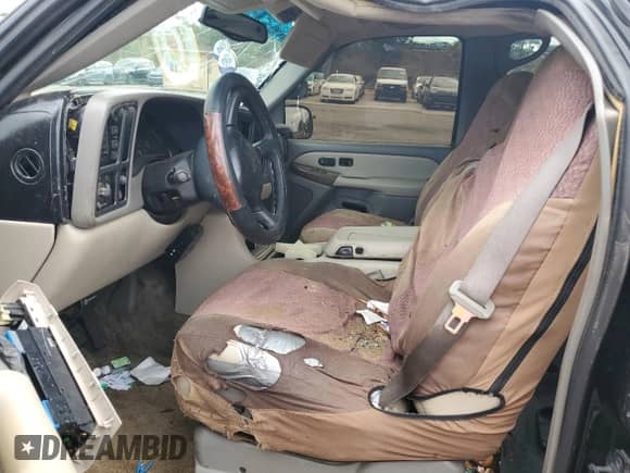 ✅ 2000 Chevrolet Suburban LT • VIN: 3GNFK16T1YG204767 • Lot: 86269505. Listed on Copart with 241,797 mi. Free auction sales archive from the USA and detailed vehicle history report at DreamBid. Image 7.