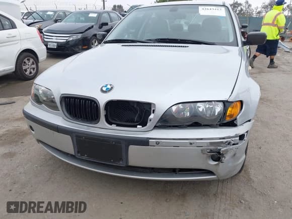 ✅ 2004 BMW 3 Series 325i • VIN: WBAAZ33464KP85402 • Лот: 42643413. Опубликован ранее на IAAI с пробегом 48 706 миль. Бесплатный доступ к архиву аукционных продаж из США и подробный отчёт об истории автомобиля на DreamBid. Изображение 6.