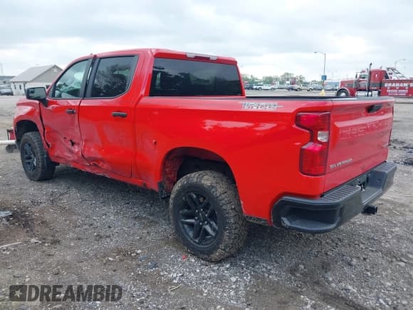 ✅ 2023 Chevrolet Silverado 1500 Custom Trail Boss • VIN: 3GCPDCEK3PG202089 • Lot: 42170434. Wystawiony na IAAI z przebiegiem 55 542 mil. Bezpłatny archiwum sprzedaży aukcyjnych z USA i szczegółowy raport historii pojazdu na DreamBid. Zdjęcie 3.