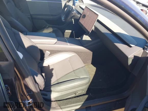 ✅ 2025 Tesla Model 3 Long Range • VIN: 5YJ3E1EA1SF978422 • Lot: 43409447. Wystawiony na IAAI z przebiegiem 7 714 mil. Bezpłatny archiwum sprzedaży aukcyjnych z USA i szczegółowy raport historii pojazdu na DreamBid. Zdjęcie 5.