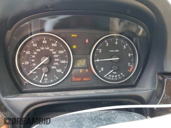 ✅ 2011 BMW 3 Series 328i • VIN: WBAPH7C56BE461830 • Lot: 71489815. Wystawiony na Copart z przebiegiem 211 701 mil. Bezpłatny archiwum sprzedaży aukcyjnych z USA i szczegółowy raport historii pojazdu na DreamBid. Zdjęcie 9.