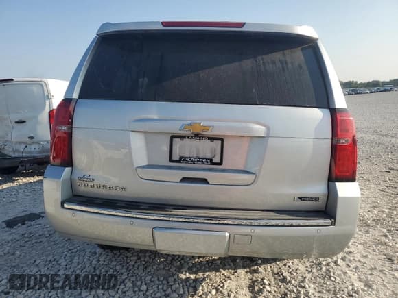 ✅ 2017 Chevrolet Suburban Premier • VIN: 1GNSKJKC5HR215260 • Lot: 64230254. Wystawiony na Copart z przebiegiem 122 978 mil. Bezpłatny archiwum sprzedaży aukcyjnych z USA i szczegółowy raport historii pojazdu na DreamBid. Zdjęcie 6.