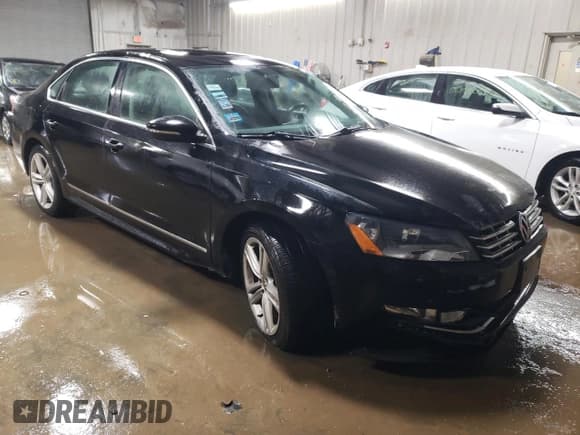 ✅ 2012 Volkswagen Passat SEL Premium • VIN: 1VWCM7A3XCC062329 • Lot: 89211595. Wystawiony na Copart z przebiegiem 127 499 mil. Bezpłatny archiwum sprzedaży aukcyjnych z USA i szczegółowy raport historii pojazdu na DreamBid. Zdjęcie 4.