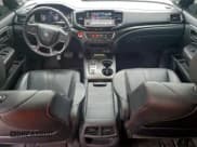 ✅ 2023 Honda Passport TrailSport • VIN: 5FNYF8H63PB008839 • Lot: 95703575. Wystawiony na Copart z przebiegiem 27 511 mil. Bezpłatny archiwum sprzedaży aukcyjnych z USA i szczegółowy raport historii pojazdu na DreamBid. Zdjęcie 8.