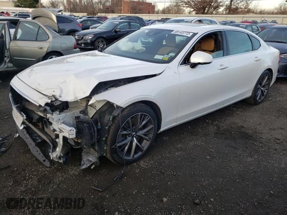 ✅ 2018 Volvo S90 Momentum • VIN: LVY992MKXJP036560 • Лот: 69143772. Опубликован ранее на Copart с пробегом Не указан. Бесплатный доступ к архиву аукционных продаж из США и подробный отчёт об истории автомобиля на DreamBid. Изображение 1.