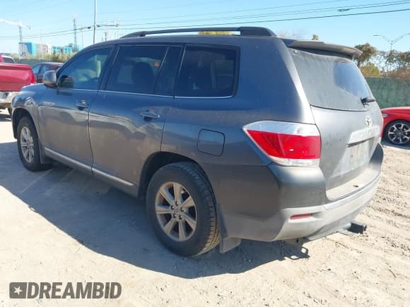 ✅ 2013 Toyota Highlander • VIN: 5TDZK3EH3DS125823 • Лот: 43708143. Опубликован ранее на IAAI с пробегом 286 657 миль. Бесплатный доступ к архиву аукционных продаж из США и подробный отчёт об истории автомобиля на DreamBid. Изображение 3.