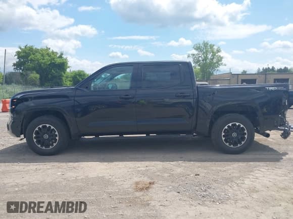 ✅ 2022 Toyota Tundra SR5 • VIN: 5TFLA5ABXNX012243 • Lot: 42544470. Wystawiony na IAAI z przebiegiem 43 629 mil. Bezpłatny archiwum sprzedaży aukcyjnych z USA i szczegółowy raport historii pojazdu na DreamBid. Zdjęcie 15.