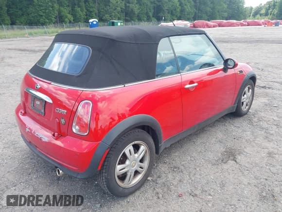 ✅ 2006 MINI Convertible • VIN: WMWRF33556TG15827 • Lot: 42512916. Wystawiony na IAAI z przebiegiem 35 468 mil. Bezpłatny archiwum sprzedaży aukcyjnych z USA i szczegółowy raport historii pojazdu na DreamBid. Zdjęcie 4.