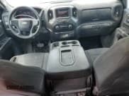 ✅ 2020 Chevrolet Silverado 1500 Custom • VIN: 1GCRWBEK6LZ330866 • Lot: 62522105. Wystawiony na Copart z przebiegiem 35 100 mil. Bezpłatny archiwum sprzedaży aukcyjnych z USA i szczegółowy raport historii pojazdu na DreamBid. Zdjęcie 8.