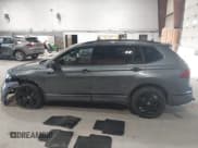 ✅ 2024 Volkswagen Tiguan SE R-Line Black • VIN: 3VV8B7AX9RM124104 • Lot: 42723148. Wystawiony na IAAI z przebiegiem 11 933 mil. Bezpłatny archiwum sprzedaży aukcyjnych z USA i szczegółowy raport historii pojazdu na DreamBid. Zdjęcie 15.