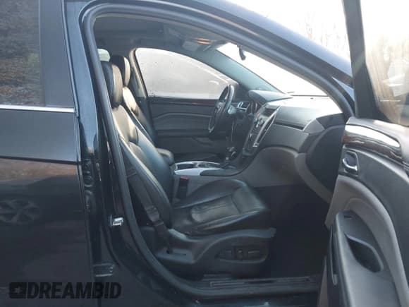 ✅ 2011 Cadillac SRX Performance Collection • VIN: 3GYFNEEYXBS595940 • Lot: 43643091. Wystawiony na IAAI z przebiegiem 191 646 mil. Bezpłatny archiwum sprzedaży aukcyjnych z USA i szczegółowy raport historii pojazdu na DreamBid. Zdjęcie 5.