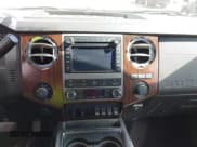 ✅ 2012 Ford F-350 Platinum • VIN: 1FT7W3BT5CEA52625 • Lot: 43086943. Wystawiony na IAAI z przebiegiem 178 035 mil. Bezpłatny archiwum sprzedaży aukcyjnych z USA i szczegółowy raport historii pojazdu na DreamBid. Zdjęcie 17.