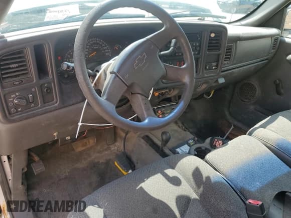 ✅ 2005 Chevrolet Silverado 2500HD Work Truck • VIN: 1GCHK24U45E109139 • Лот: 61423745. Опубликован ранее на Copart с пробегом 87 475 миль. Бесплатный доступ к архиву аукционных продаж из США и подробный отчёт об истории автомобиля на DreamBid. Изображение 8.
