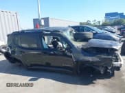 ✅ 2022 Jeep Renegade Latitude • VIN: ZACNJDB15NPN79453 • Lot: 43076701. Wystawiony na IAAI z przebiegiem Nie podano. Bezpłatny archiwum sprzedaży aukcyjnych z USA i szczegółowy raport historii pojazdu na DreamBid. Zdjęcie 13.