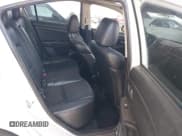 ✅ 2007 Mazda 3 S Touring • VIN: JM1BK324471663158 • Lot: 42575124. Wystawiony na IAAI z przebiegiem 160 938 mil. Bezpłatny archiwum sprzedaży aukcyjnych z USA i szczegółowy raport historii pojazdu na DreamBid. Zdjęcie 8.