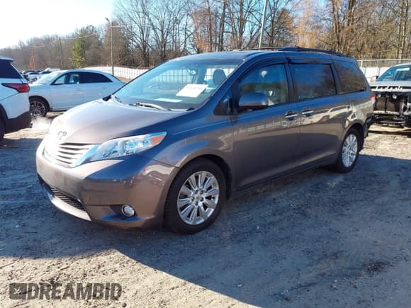 ✅ 2011 Toyota Sienna XLE • VIN: 5TDDK3DC8BS009739 • Лот: 41638710. Опубликован ранее на IAAI с пробегом 235 396 миль. Бесплатный доступ к архиву аукционных продаж из США и подробный отчёт об истории автомобиля на DreamBid. Изображение 2.