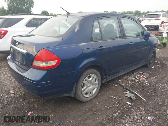 ✅ 2010 Nissan Versa S • VIN: 3N1BC1AP5AL403111 • Lot: 42594484. Listed on IAAI with 152,453 mi. Free auction sales archive from the USA and detailed vehicle history report at DreamBid. Image 4.