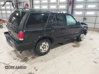 ✅ 2002 Chevrolet Blazer LS • VIN: 1GNDT13W72K232625 • Lot: 41551854. Wystawiony na IAAI z przebiegiem 123 498 mil. Bezpłatny archiwum sprzedaży aukcyjnych z USA i szczegółowy raport historii pojazdu na DreamBid. Zdjęcie 4.