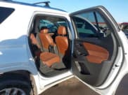 ✅ 2018 Chevrolet Traverse High Country • VIN: 1GNEVKKWXJJ276306 • Lot: 43580995. Wystawiony na IAAI z przebiegiem 86 970 mil. Bezpłatny archiwum sprzedaży aukcyjnych z USA i szczegółowy raport historii pojazdu na DreamBid. Zdjęcie 8.