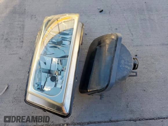 ✅ 2005 Chevrolet Silverado 1500 LS • VIN: 2GCEC13T551374110 • Лот: 90365755. Опубликован ранее на Copart с пробегом 208 197 миль. Бесплатный доступ к архиву аукционных продаж из США и подробный отчёт об истории автомобиля на DreamBid. Изображение 13.