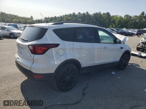 ✅ 2019 Ford Escape SE • VIN: 1FMCU9GD1KUC55973 • Lot: 59154525. Wystawiony na Copart z przebiegiem Nie podano. Bezpłatny archiwum sprzedaży aukcyjnych z USA i szczegółowy raport historii pojazdu na DreamBid. Zdjęcie 3.