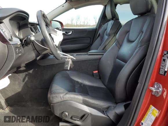 ✅ 2019 Volvo XC60 Momentum • VIN: YV4A22RK5K1318589 • Lot: 92468495. Listed on Copart with 91,712 mi. Free auction sales archive from the USA and detailed vehicle history report at DreamBid. Image 7.