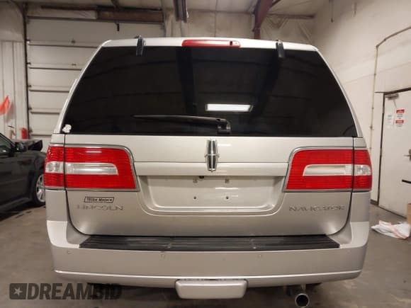 ✅ 2012 Lincoln Navigator • VIN: 5LMJJ2J50CEL06574 • Лот: 42013708. Опубликован ранее на IAAI с пробегом 162 544 миль. Бесплатный доступ к архиву аукционных продаж из США и подробный отчёт об истории автомобиля на DreamBid. Изображение 17.
