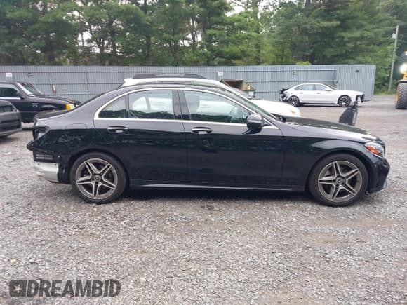 ✅ 2021 Mercedes-Benz C 300 • VIN: W1KWF8EB1MR630490 • Lot: 42827255. Wystawiony na IAAI z przebiegiem 72 597 mil. Bezpłatny archiwum sprzedaży aukcyjnych z USA i szczegółowy raport historii pojazdu na DreamBid. Zdjęcie 13.