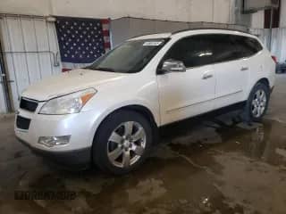 2012 Chevrolet Traverse LTZ z VIN 1GNKRLED8CJ304422, wystawiony jako Copart lot #83861545 z przebiegiem 195 034 mil mil oraz Szkoda całkowita • Salvage title. Historia ofert i sprzedaży dostępna na DreamBid. Obrazek 1.
