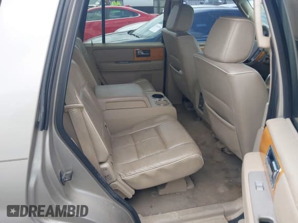 ✅ 2008 Lincoln Navigator • VIN: 5LMFU27548LJ12718 • Lot: 42601324. Listed on IAAI with 252,082 mi. Free auction sales archive from the USA and detailed vehicle history report at DreamBid. Image 8.