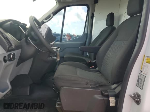 ✅ 2019 Ford Transit • VIN: 1FTYR2CM9KKA87925 • Lot: 56974955. Wystawiony na Copart z przebiegiem Nie podano. Bezpłatny archiwum sprzedaży aukcyjnych z USA i szczegółowy raport historii pojazdu na DreamBid. Zdjęcie 7.