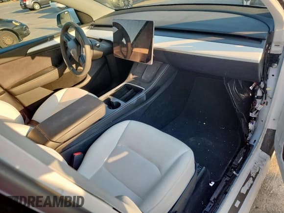 ✅ 2023 Tesla Model Y Long Range • VIN: 7SAYGAEEXPF925408 • Lot: 68682505. Wystawiony na Copart z przebiegiem 24 574 mil. Bezpłatny archiwum sprzedaży aukcyjnych z USA i szczegółowy raport historii pojazdu na DreamBid. Zdjęcie 8.