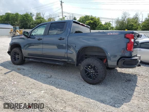 ✅ 2020 Chevrolet Silverado 1500 Custom Trail Boss • VIN: 1GCPYCEF7LZ162195 • Lot: 62842204. Wystawiony na Copart z przebiegiem 32 907 mil. Bezpłatny archiwum sprzedaży aukcyjnych z USA i szczegółowy raport historii pojazdu na DreamBid. Zdjęcie 2.