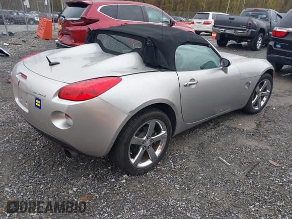✅ 2008 Pontiac Solstice • VIN: 1G2MC35B28Y111672 • Лот: 43516574. Опубликован ранее на IAAI с пробегом 77 415 миль. Бесплатный доступ к архиву аукционных продаж из США и подробный отчёт об истории автомобиля на DreamBid. Изображение 4.