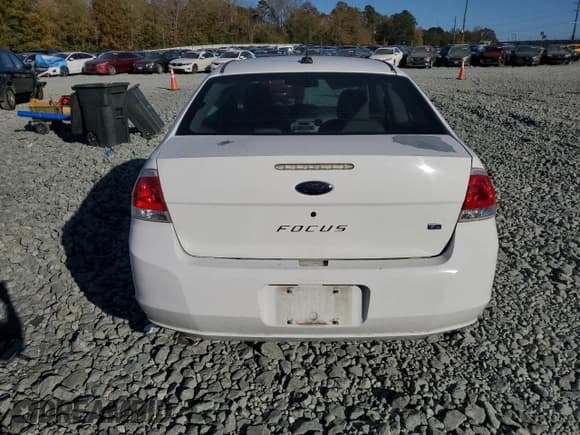 ✅ 2008 Ford Focus SE • VIN: 1FAHP33N08W181610 • Lot: 82672045. Wystawiony na Copart z przebiegiem 124 120 mil. Bezpłatny archiwum sprzedaży aukcyjnych z USA i szczegółowy raport historii pojazdu na DreamBid. Zdjęcie 6.