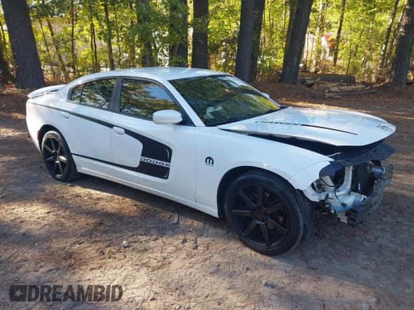 ✅ 2015 Dodge Charger SE • VIN: 2C3CDXBG3FH836138 • Lot: 43469188. Wystawiony na IAAI z przebiegiem 68 846 mil. Bezpłatny archiwum sprzedaży aukcyjnych z USA i szczegółowy raport historii pojazdu na DreamBid. Zdjęcie 1.