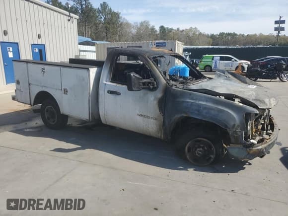 ✅ 2007 GMC Sierra 2500HD Work Truck • VIN: 1GDHC24K77E550046 • Lot: 50433995. Listed on Copart with Not provided. Free auction sales archive from the USA and detailed vehicle history report at DreamBid. Image 4.