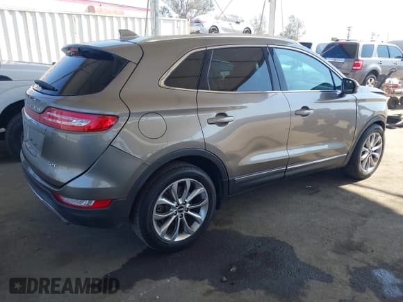 ✅ 2017 Lincoln MKC Select • VIN: 5LMCJ2C99HUL56055 • Лот: 43411675. Опубликован ранее на IAAI с пробегом 28 532 миль. Бесплатный доступ к архиву аукционных продаж из США и подробный отчёт об истории автомобиля на DreamBid. Изображение 4.