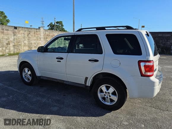 ✅ 2010 Ford Escape XLT • VIN: 1FMCU9D73AKB52787 • Lot: 89553915. Listed on Copart with 191,817 mi. Free auction sales archive from the USA and detailed vehicle history report at DreamBid. Image 2.