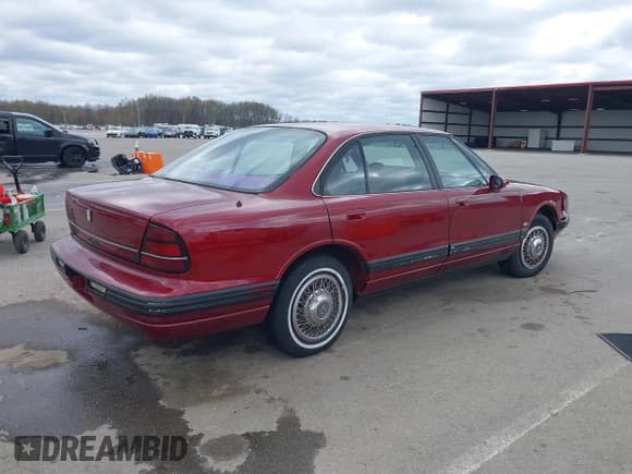 ✅ 1992 Oldsmobile 88 • VIN: 1G3HN53L5NH362244 • Lot: 42008140. Wystawiony na IAAI z przebiegiem 99 235 mil. Bezpłatny archiwum sprzedaży aukcyjnych z USA i szczegółowy raport historii pojazdu na DreamBid. Zdjęcie 4.