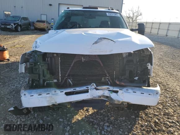 ✅ 2006 Chevrolet Silverado 2500HD Work Truck • VIN: 1GCHK29266E126615 • Lot: 43231365. Wystawiony na Copart z przebiegiem 286 060 mil. Bezpłatny archiwum sprzedaży aukcyjnych z USA i szczegółowy raport historii pojazdu na DreamBid. Zdjęcie 5.