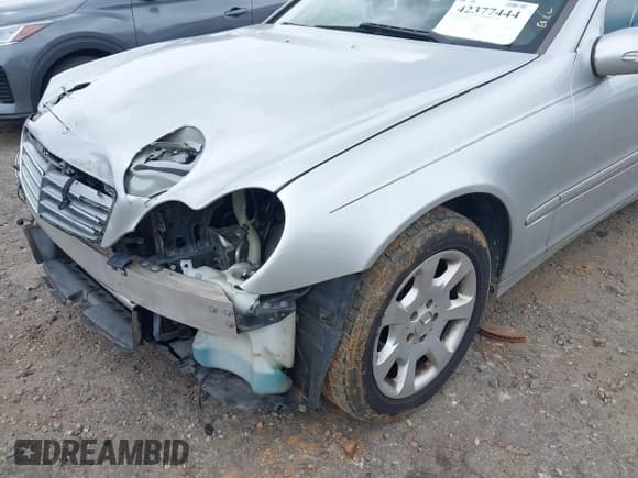 ✅ 2005 Mercedes-Benz C 320 • VIN: WDBRF84J85F567356 • Lot: 42377444. Wystawiony na IAAI z przebiegiem 221 225 mil. Bezpłatny archiwum sprzedaży aukcyjnych z USA i szczegółowy raport historii pojazdu na DreamBid. Zdjęcie 13.