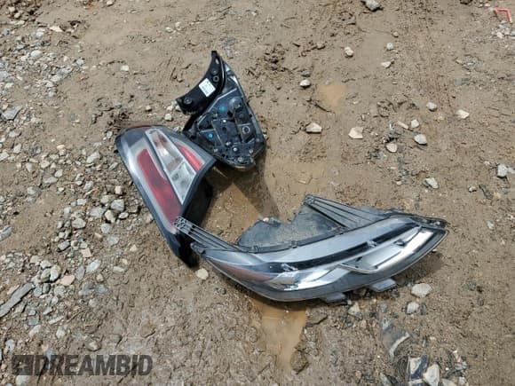 ✅ 2018 Chevrolet Volt LT • VIN: 1G1RA6S58JU142101 • Lot: 54695544. Wystawiony na Copart z przebiegiem 97 568 mil. Bezpłatny archiwum sprzedaży aukcyjnych z USA i szczegółowy raport historii pojazdu na DreamBid. Zdjęcie 12.