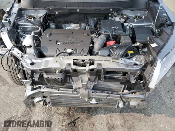 2024 Mitsubishi Outlander S z VIN JA4ARUAU9RU013980, wystawiony jako Copart lot #67401605 z przebiegiem 22 382 mil mil oraz Nie do naprawy • Non repairable. Historia ofert i sprzedaży dostępna na DreamBid. Obrazek 12.