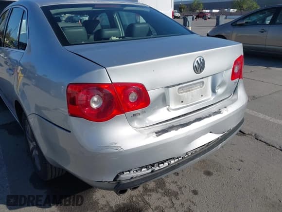 ✅ 2006 Volkswagen Jetta 2.5L • VIN: 3VWRG71K46M711389 • Лот: 41999639. Опубликован ранее на IAAI с пробегом 193 900 миль. Бесплатный доступ к архиву аукционных продаж из США и подробный отчёт об истории автомобиля на DreamBid. Изображение 6.