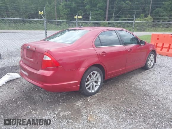 ✅ 2010 Ford Fusion SE • VIN: 3FAHP0HA4AR277012 • Лот: 42467201. Опубликован ранее на IAAI с пробегом 215 332 миль. Бесплатный доступ к архиву аукционных продаж из США и подробный отчёт об истории автомобиля на DreamBid. Изображение 4.