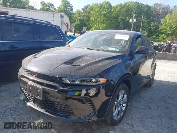 2024 Dodge Hornet R/T z VIN ZACPDFCW4R3A44037, wystawiony jako IAAI lot #42156053 z przebiegiem 17 196 mil mil oraz . Historia ofert i sprzedaży dostępna na DreamBid. Obrazek 17.