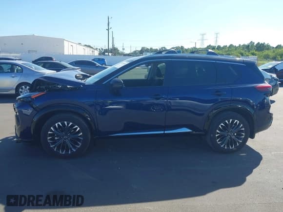 ✅ 2025 Nissan Rogue Platinum • VIN: JN8BT3DC0SW101890 • Lot: 43490180. Wystawiony na IAAI z przebiegiem 6 174 mil. Bezpłatny archiwum sprzedaży aukcyjnych z USA i szczegółowy raport historii pojazdu na DreamBid. Zdjęcie 14.