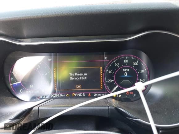 ✅ 2019 Ford Mustang GT Premium • VIN: 1FA6P8CF2K5187919 • Lot: 43166833. Wystawiony na IAAI z przebiegiem 90 298 mil. Bezpłatny archiwum sprzedaży aukcyjnych z USA i szczegółowy raport historii pojazdu na DreamBid. Zdjęcie 7.