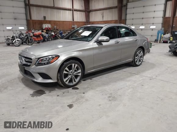 ✅ 2019 Mercedes-Benz C 300 • VIN: 55SWF8EB6KU321044 • Lot: 41797210. Wystawiony na IAAI z przebiegiem 61 721 mil. Bezpłatny archiwum sprzedaży aukcyjnych z USA i szczegółowy raport historii pojazdu na DreamBid. Zdjęcie 2.
